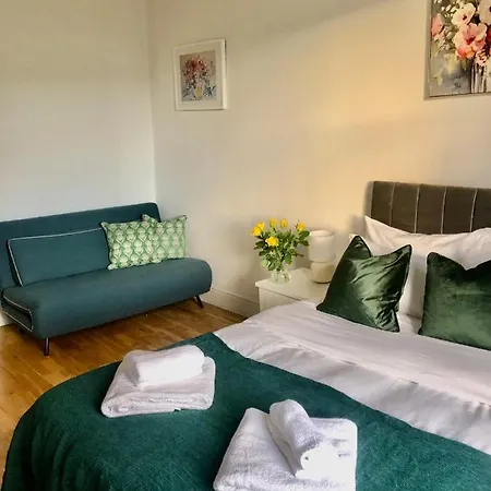 20 Min To Central London- 2 Bedrooms Apartment